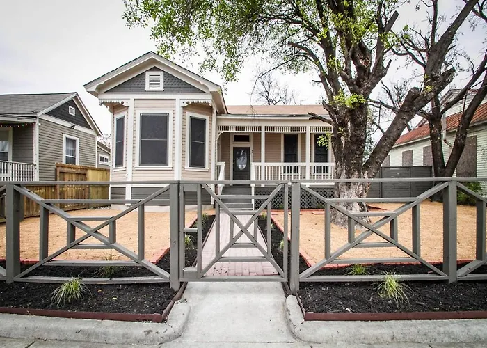 Wyoming St Restored Historic 2Br/1Ba Downtown